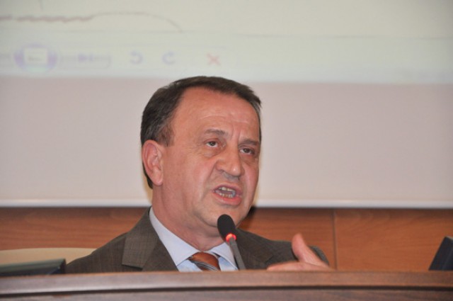 Işıklar: Ben çömlek değilim!
