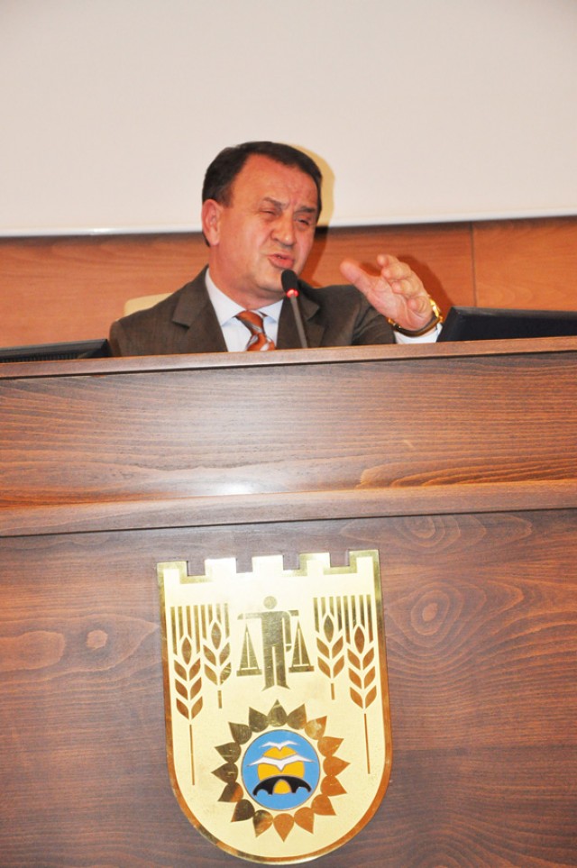 “AK Saray’ınkine benzemez!”
