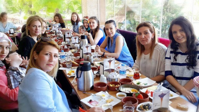 Anneler kahvaltıda buluştu