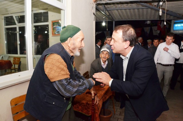 Siyasete Kandil ayarı