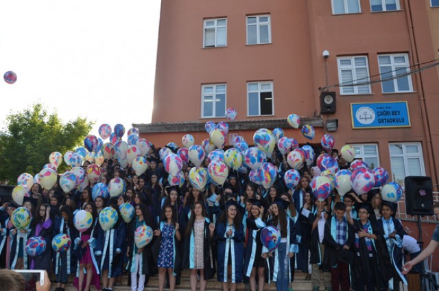 “Her mezuniyet bir başka basamağın başlangıcıdır”