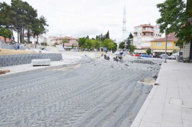 Selimpaşa meydanında çalışmalar sürüyor