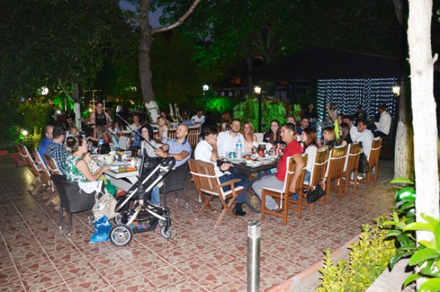 TÜRKÖZ’de Elit iftar