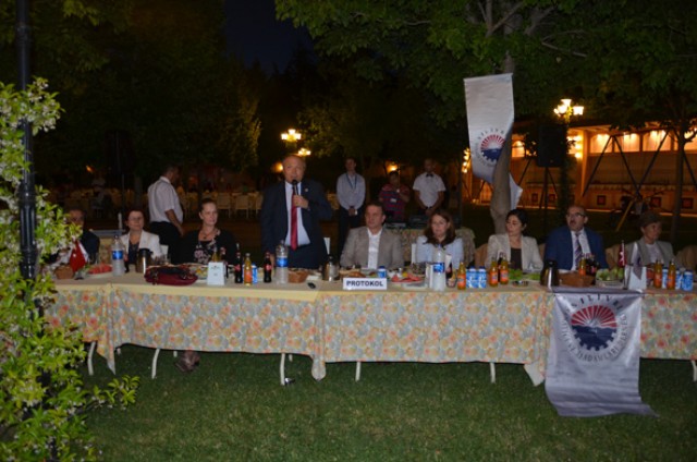 Kocabaş: Toplumun ahengine yol göstermemiz gerekiyor