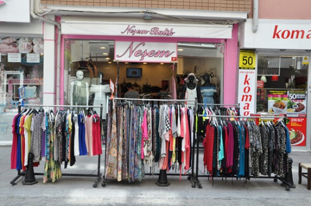 Otantik giyimin adresi Neşem Butik