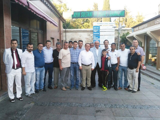 Işıklar ve Tanal ile bayram namazı