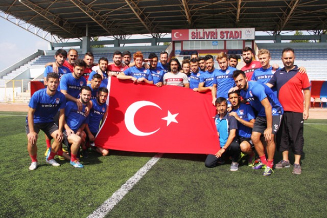 Silivrispor idman öncesi Türk Bayrağı açtı