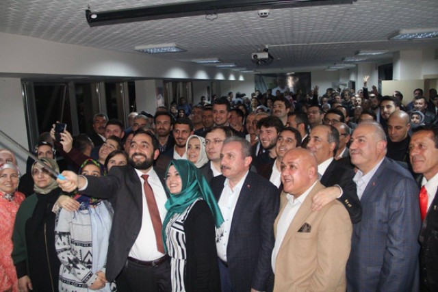 AK Partili vekillerden teşekkür