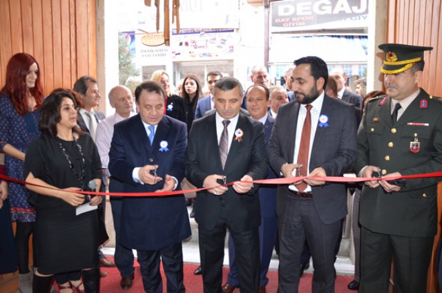 Öğretmenlerden Karma Resim Sergisi