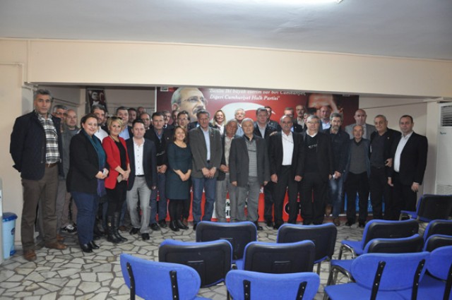 Muhtarlardan CHP’ye hayırlı olsun ziyareti