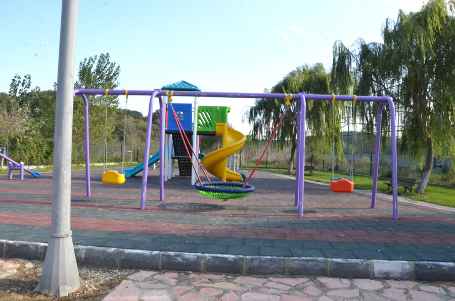 Danamandıra Çocuk Parkı yenilendi