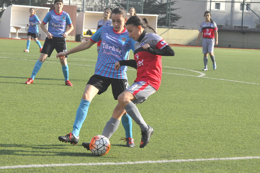 Alibey’in kızları sert kayaya  çarptı: 10-2