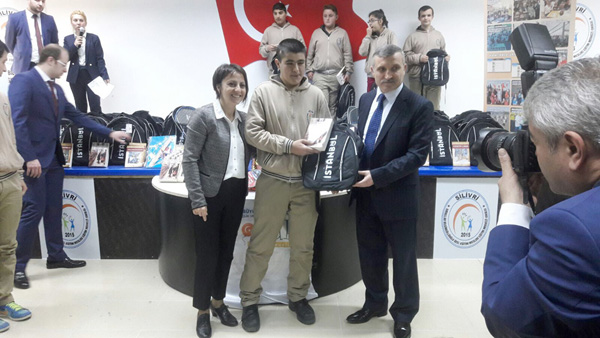 İBB Çocuk Meclisi’nden özel öğrencilere yardım