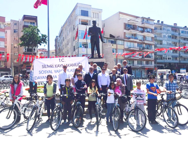 Devlet babadan 150 öğrenciye bisiklet