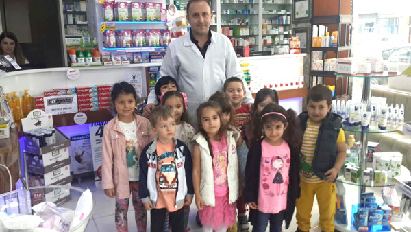 Kids öğrencilerinin eczane ziyareti