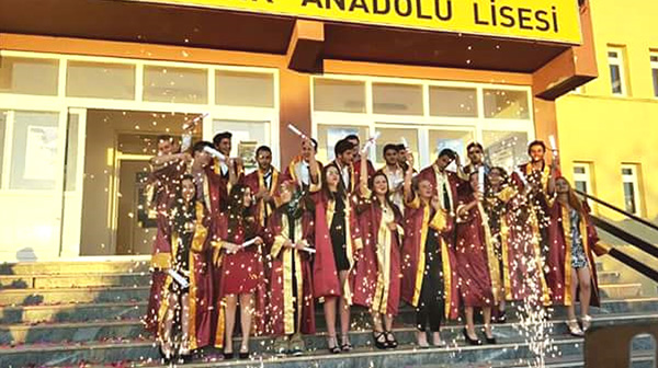 Atatürk Lisesi mezunları böyle veda etti