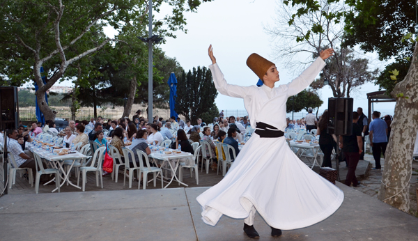 Göçmenler iftarda buluştu