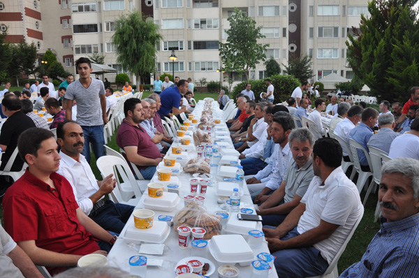 Umuç ailesi iftar geleneğini sürdürdü