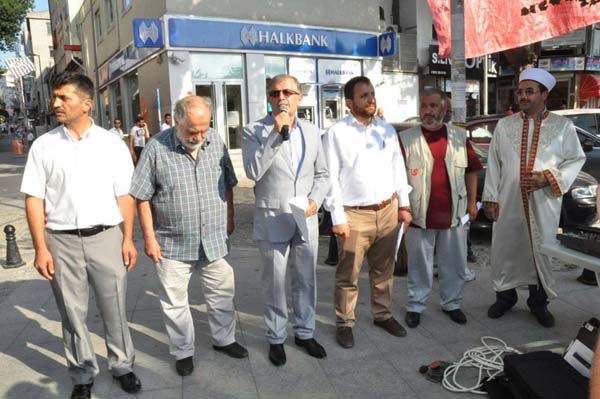 “Bu sözde darbe girişimini lanetliyoruz”