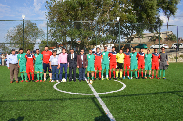 “Tarım arazilerinin yanı başında bir spor sahası...”