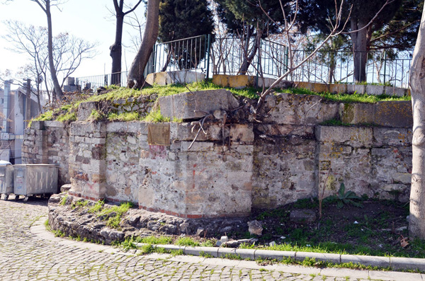 Selimpaşalılar, tarihi kilise ile ilgili imza kampanyası başlattı