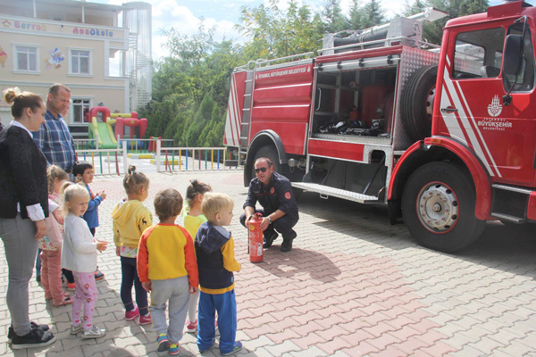 Berrak Anaokulu öğrencilerine yangın dersi