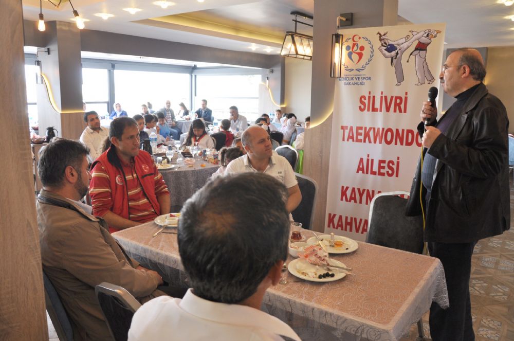 Taekwondo ailesi kahvaltıda bir araya geldi