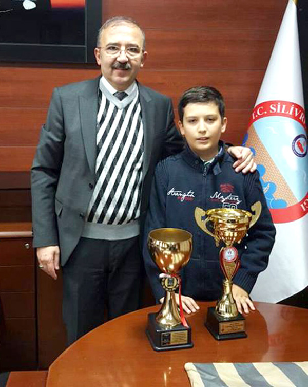 Şampiyon satranççı Bekarlar’ı ziyaret etti