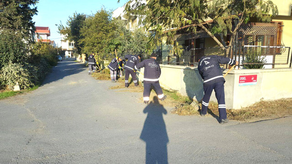 Temizlik ekipleri iş başında