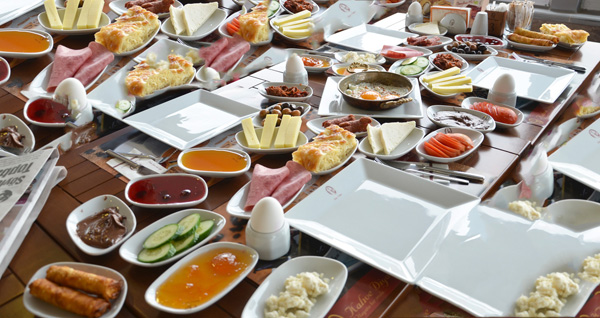 Gümüşyaka Kahve Diyarı kahvaltısıyla nam salıyor