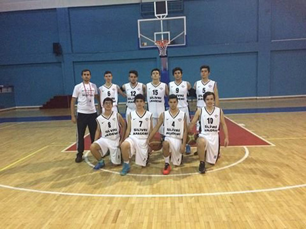 Silivri Akademi açık ara yaptı: 63-33