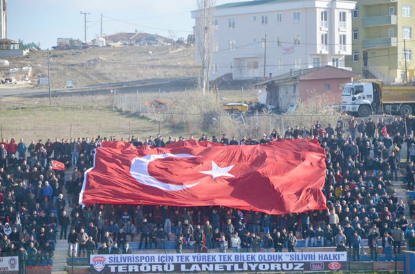 Stadı Türk Bayraklarıyla donattılar
