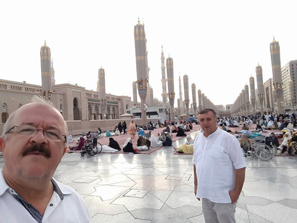 Tonta ve Çetin; Umre’de