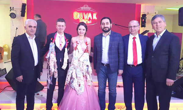 Mustafa Zorlu'nun yeğeni nişanlandı