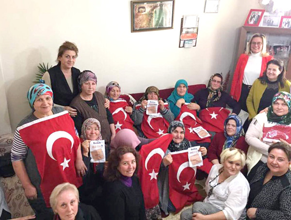 CHP’li kadınlardan Fener’de hayır günü