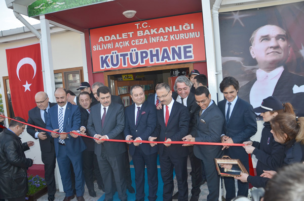 Silivri Cezaevinde Futbol Sahası ve Kütüphane açıldı