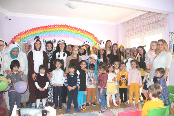 Lİselİler oynadı Berrak minikleri alkışladı