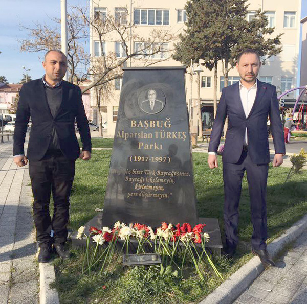 Türkeş, anıtı başında anıldı