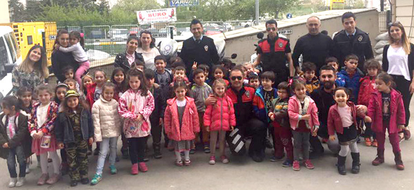 Çizgi öğrencileri de polisleri yalnız bırakmadı