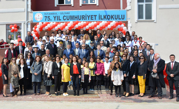 Akgül: Aydınlık bir kapı olan 23 Nisan’ı gururla kutluyoruz