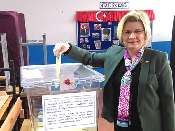 “Bu referandum siyasi tarihimize kara bir leke olarak geçecek”