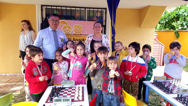 Satranç üzerinden hayata hazırlanıyorlar
