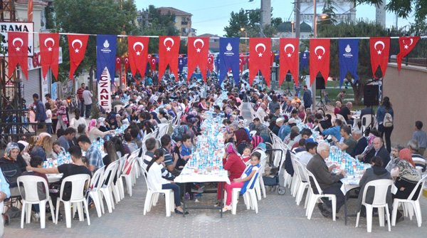 İBB sokak iftarları Gümüşyaka’da devam etti