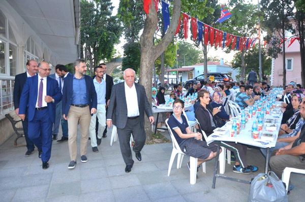 İBB, iftar sofrasını Selimpaşa’da kuruldu