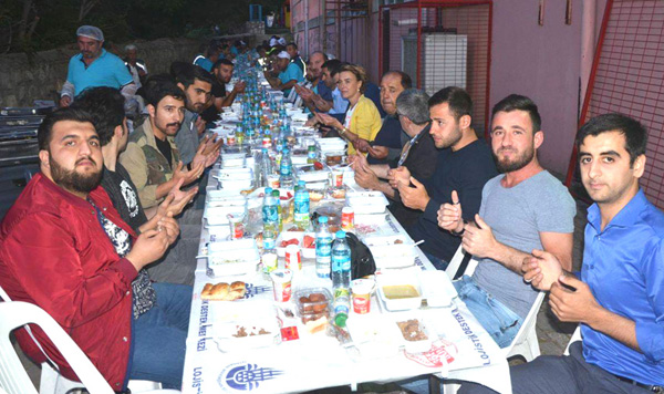 İBB, iftar sofraları Kavaklı’da kuruldu