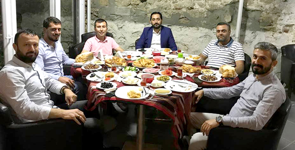 Ramazan’a da, siyasete de yakıştı