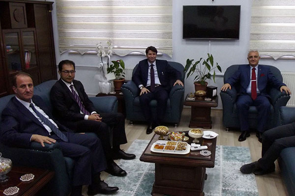 Hüseyin Gümüş, tebrikleri kabul ediyor