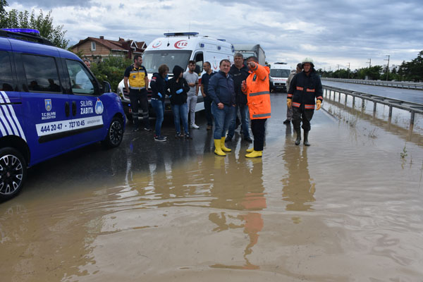 Sel alarmında belediye ekipleri görev başında