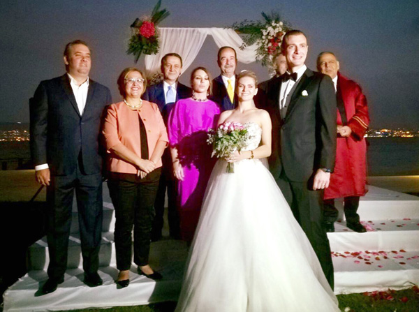 Işıklar, nikah şahidi oldu