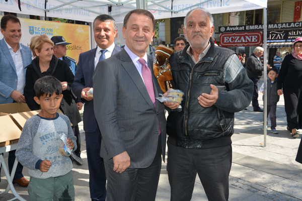 Başkan Işıklar, aşure geleneğini bozmadı